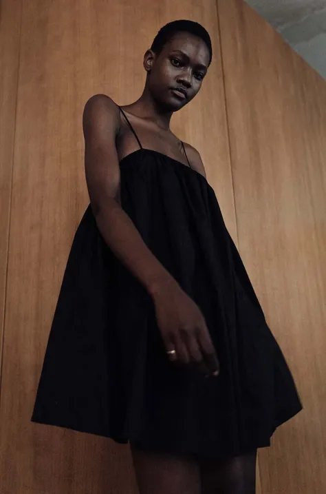Φόρεμα MUUV. χρώμα: μαύρο