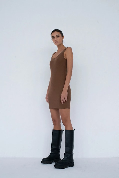 Muuv sukienka bodycon z wiskozą CIEO brązowa gładka