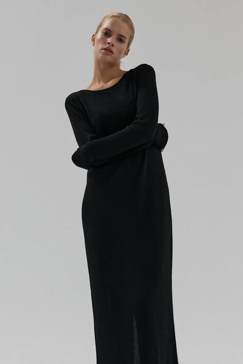 Muuv. sukienka sweterkowa z modalem LUNN czarna gładka