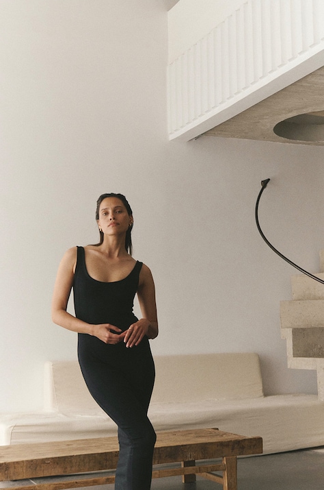 MUUV. rochie sukienka długa FENDU culoarea negru, midi, mulată