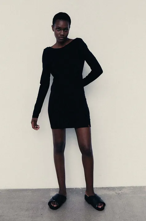 Бавовняна сукня MUUV. колір чорний mini облягаюча