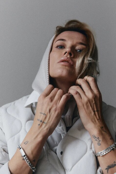 Kukla MUUV. CALLA béžová farba