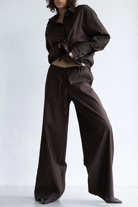 Muuv. Muuv spodnie straight damskie bawełniane z elastanem brązowe regular waist