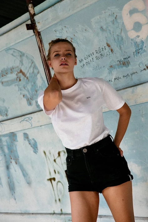 Muuv. Muuv T-shirt oversize damski bawełniany '80s biały