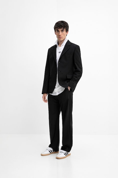 SUITS & KICKS
