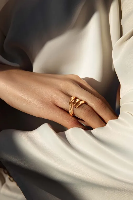 Pozlačen prstan Lilou zlata