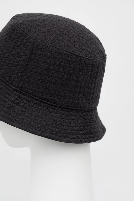 Oboustranný klobouk Kangol  Materiál č. 1: 83% Polyester, 2% Polyuretan, 15% Rayon Materiál č. 2: 78% Polyester, 22% Polyuretan