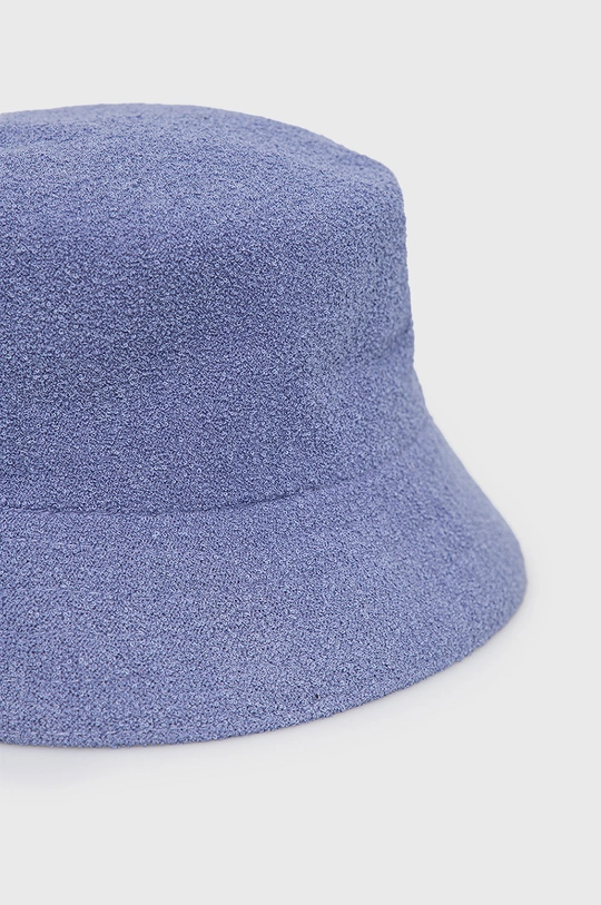 Šešir Kangol  Temeljni materijal: 40% Akril, 45% Modakril, 15% Najlon Traka: 100% Najlon