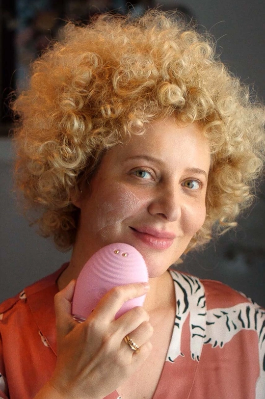 FOREO szczoteczka do oczyszczania przeciwstarzeniowego i liftingu skóry twarzy LUNA™ 4 Plus Normal Skin Unisex