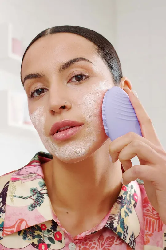FOREO szczoteczka masująca i czyszcząca skórę twarzy LUNA™ 3 Sensitive Skin