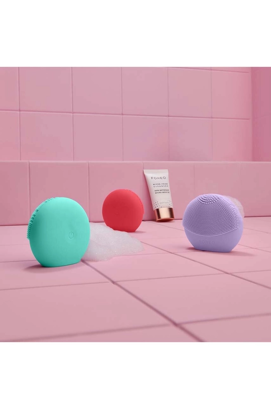 Krtača za masiranje in čiščenje kože obraza FOREO LUNA™ Play Plus 2 Unisex