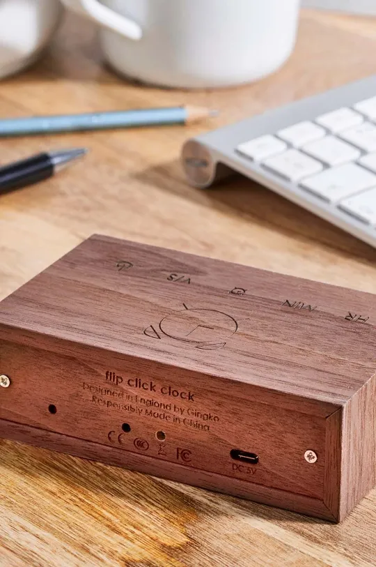 Stolové hodiny Gingko Design Flip Click Clock orechové drevo