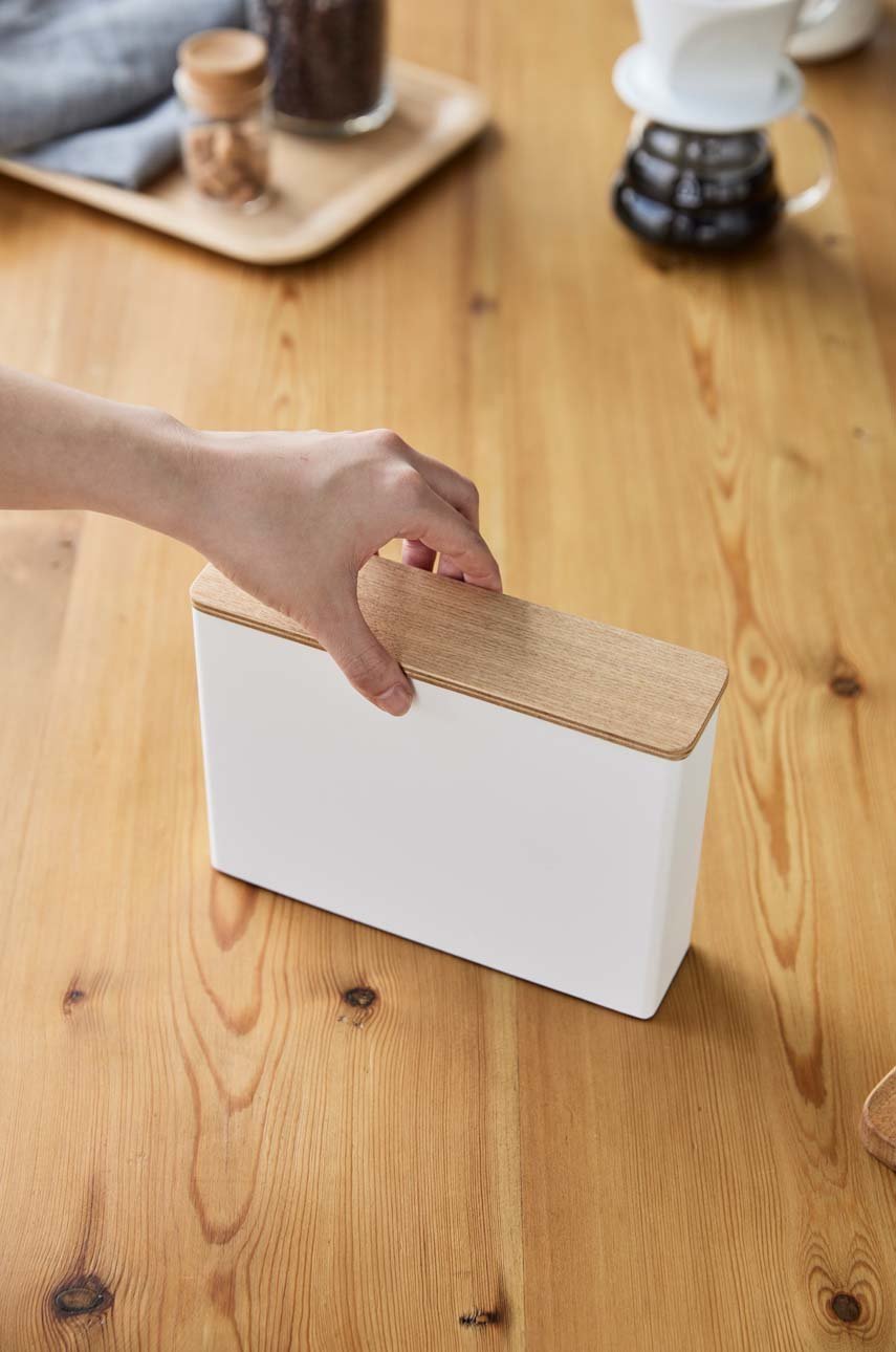Yamazaki 3097 TOSCA Coffee Paper Filter Case Large, white, Steel/Wood, 21 x 5 x 15.5 cm à partir Yamazaki 3097 TOSCA Coffee Paper Filter Case Large, white, Steel/Wood, 21 x 5 x 15.5 cm à partir