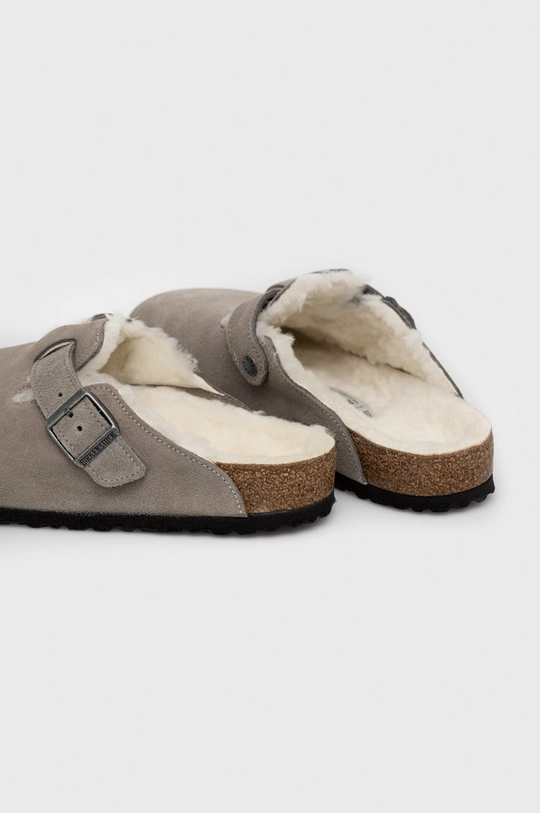 Παντόφλες σουέτ Birkenstock Boston Shearling  Πάνω μέρος: Δέρμα σαμουά Εσωτερικό: Μαλλί Σόλα: Συνθετικό ύφασμα