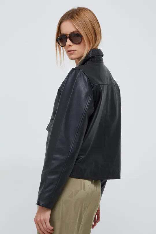 Кожаная куртка Selected Femme  Основной материал: 100% Овечья шкура Подкладка: 100% Переработанный полиэстер
