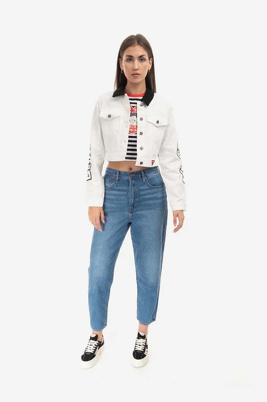 Бавовняна джинсова куртка Guess Originals x Betty Boop білий