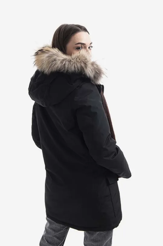 Пуховая куртка Woolrich Arctic  Основной материал: 60% Хлопок, 40% Полиамид Подкладка: 100% Полиэстер Наполнитель: 100% Утиный пух