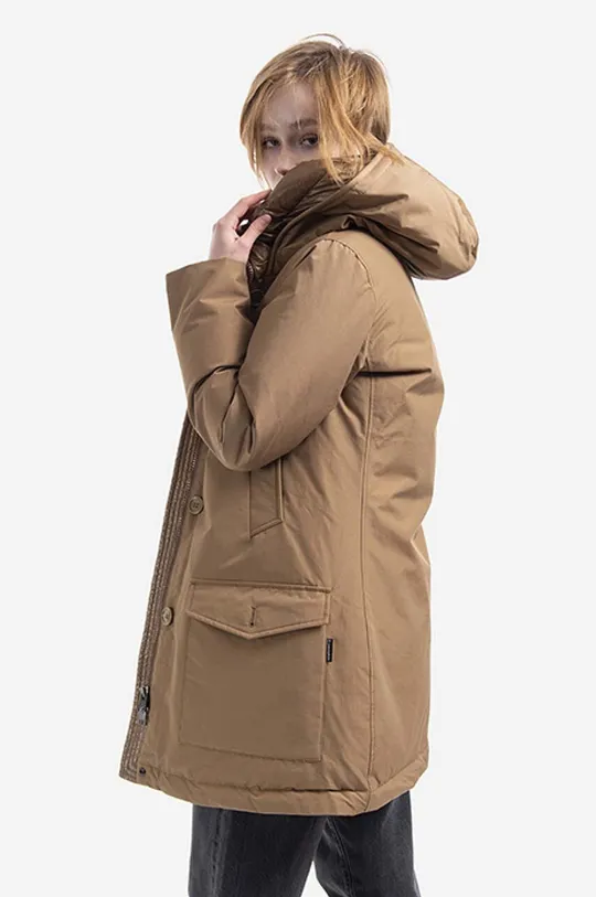 Пухова куртка Woolrich Arctic High Collar Parka  Основний матеріал: 60% Бавовна, 40% Поліестер Підкладка: 100% Поліестер Наповнювач: 90% Пух, 10% Пір'я