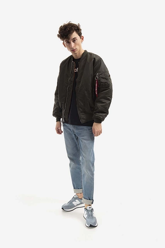 Двусторонняя куртка-бомбер Alpha Industries Ma-1 Reversible  Основной материал: 100% Нейлон Подкладка: 100% Нейлон Подкладка: 100% Полиэстер