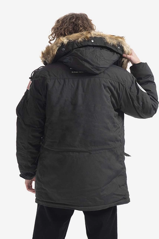 Jakna Alpha Industries Polar Jacket  Temeljni materijal: 53% Najlon, 47% Poliester Postava: 100% Najlon Ispuna: 100% Poliester