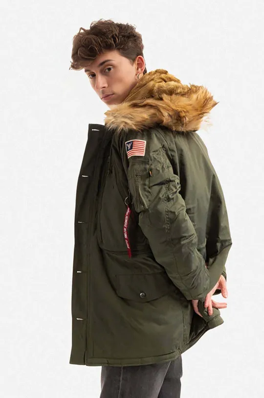 Яке Alpha Industries Polar Jacket 123144257  Основен материал: 53% найлон, 47% полиестер Подплата: 100% найлон Пълнеж: 100% полиестер