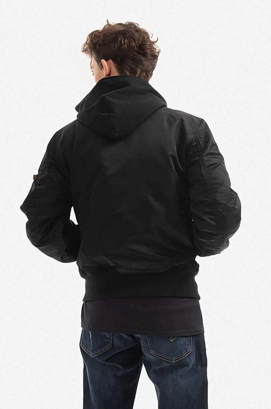 Bomber bunda Alpha Industries MA-1 D-Tec SE 133104 515  Hlavní materiál: 100 % Nylon Podšívka: 100 % Nylon Výplň: 100 % Polyester Podšívka kapuce: 80 % Bavlna, 20 % Polyester