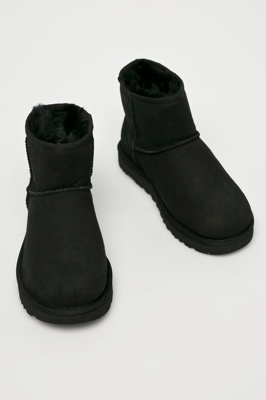 Замшевые сапоги UGG чёрный