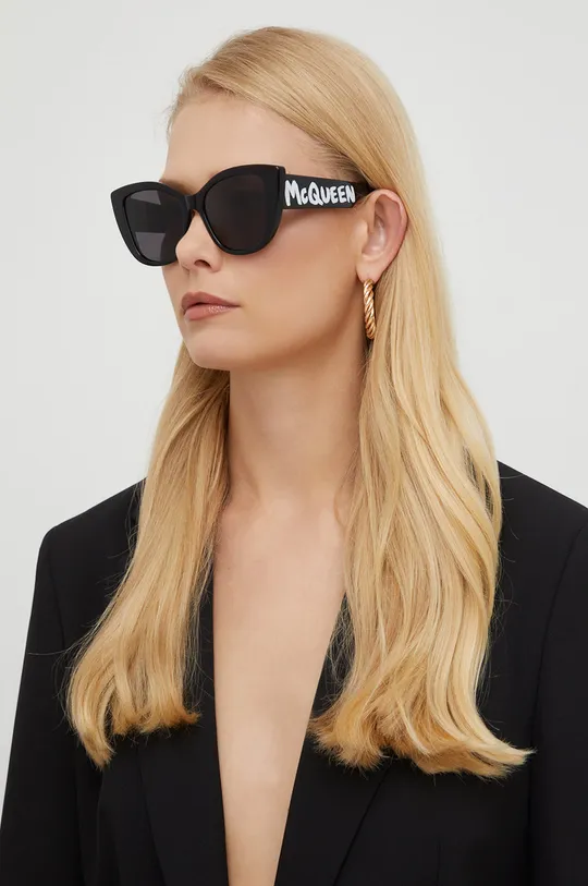 чёрный Солнцезащитные очки Alexander McQueen Женский