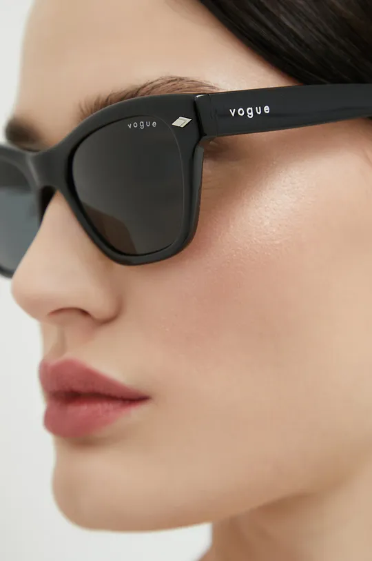 Солнцезащитные очки VOGUE