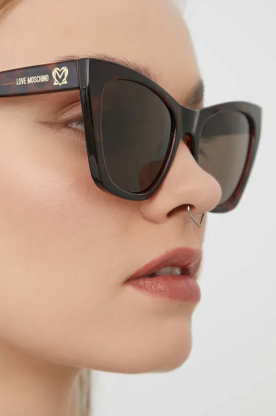Солнцезащитные очки Love Moschino коричневый