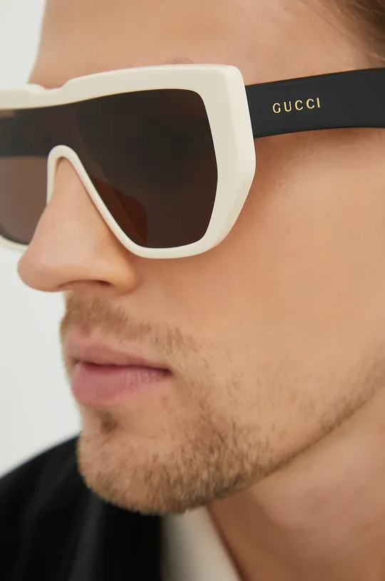 Солнцезащитные очки Gucci  Синтетический материал