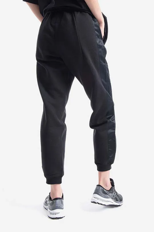 Спортен панталон Champion Rib Cuff  Основен материал: 89% органичен памук, 11% полиестер Допълнителни елементи: 100% полиамид