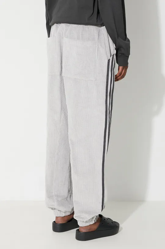 Manšestrové kalhoty adidas Originals šedá