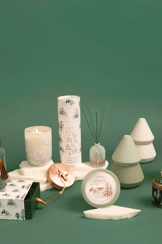 bela Paddywax komplet sojinih sveč s stojalom za kadilo Cypress & Fir 297 g + 155 g