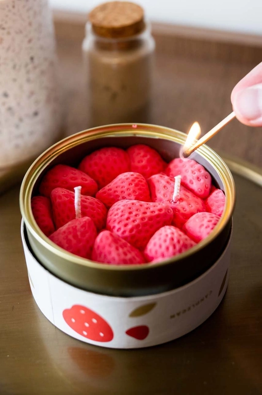 червоний Ароматизована свічка CandleCan Ripe Strawberries