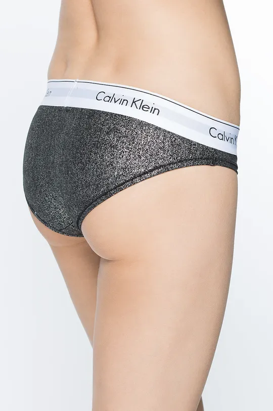 Calvin Klein Underwear spodnjice Glavni material: 53 % Bombaž, 35 % Modal, 12 % Elastan Podloga: 100 % Bombaž Obroba: 67 % Najlon, 23 % Poliester, 10 % Elastan