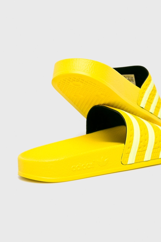 žltá adidas Originals - Šľapky EE7449