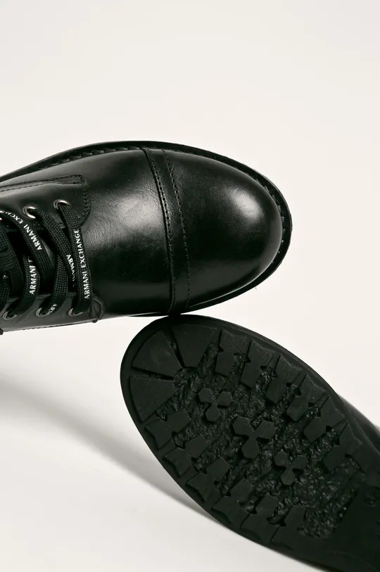 čierna Armani Exchange - Kožené členkové topánky