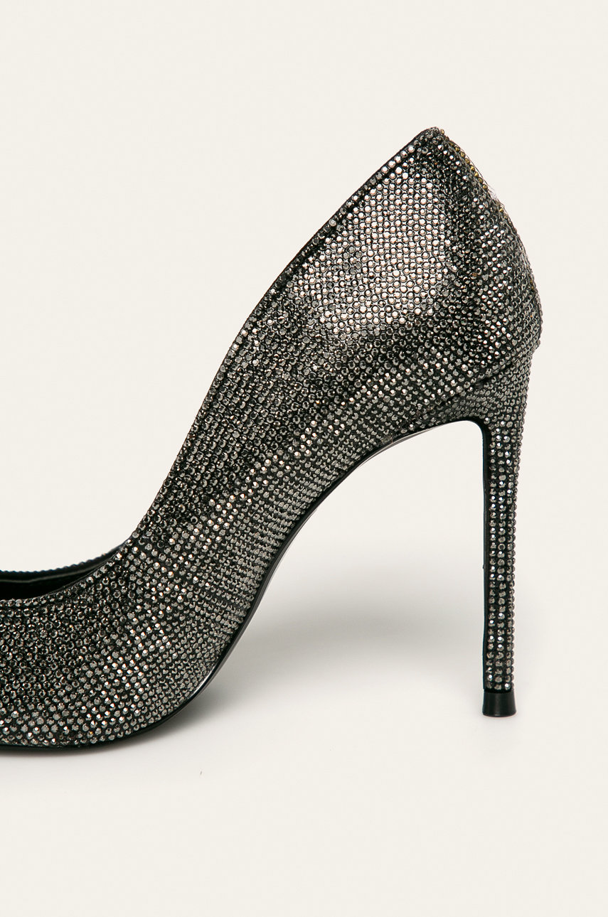 vala r steve madden