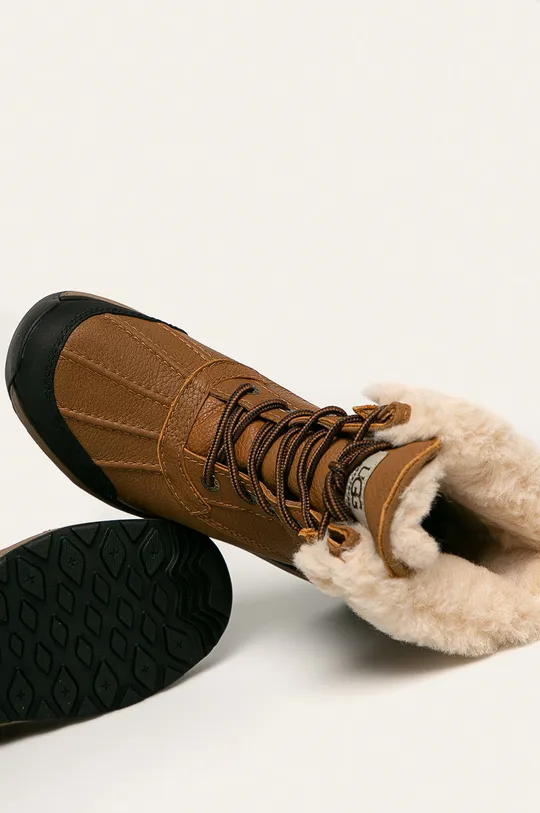 UGG Μπότες χιονιού Adirondack Boot III  Πάνω μέρος: Συνθετικό ύφασμα, Φυσικό δέρμα Εσωτερικό: Μαλλί μερινός Σόλα: Συνθετικό ύφασμα