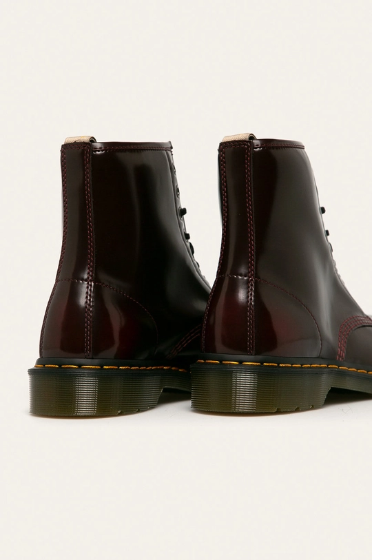 Dr Martens -  Vegánske topánky <p> 
Zvršok: Syntetická látka 
Vnútro: Syntetická látka, Textil 
Podrážka: Syntetická látka</p>