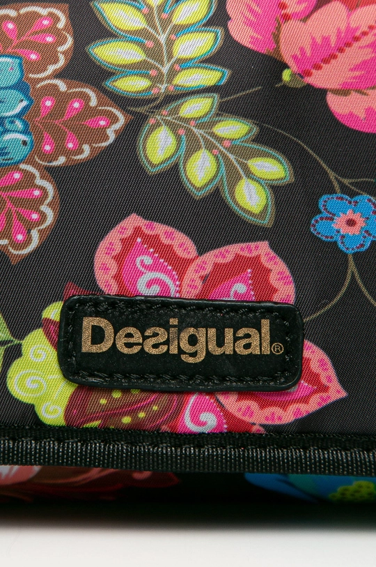 Desigual - Косметичка  100% Полиэстер Инструкция по уходу:  сушка в барабане запрещена, отбеливание запрещено, не гладить, стирка запрещена, химическая чистка запрещена