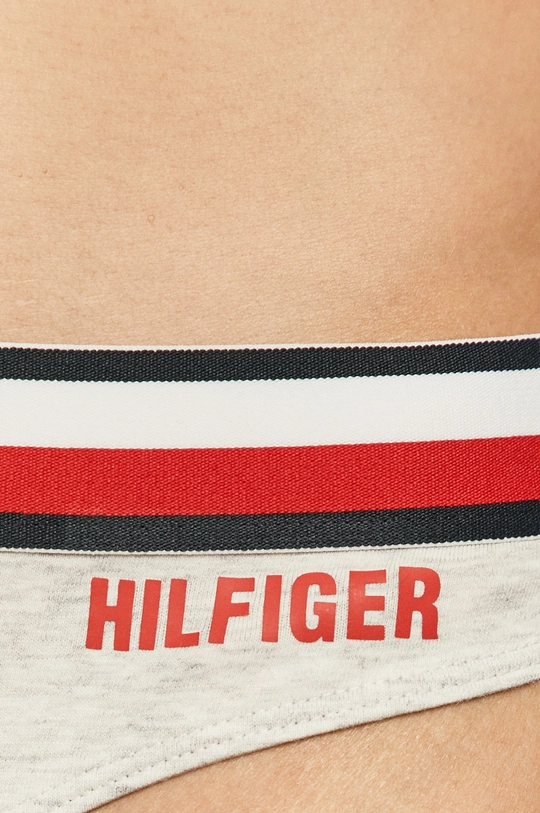 Tommy Hilfiger - Tangá  1. látka: 95% Bavlna, 5% Elastan 2. látka: 7% Elastan, 93% Polyester