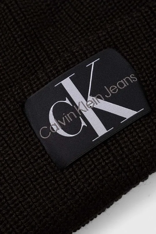 Calvin Klein Jeans kapa Glavni material: 50 % Akril, 50 % Volna Podloga: 100 % Bombaž
