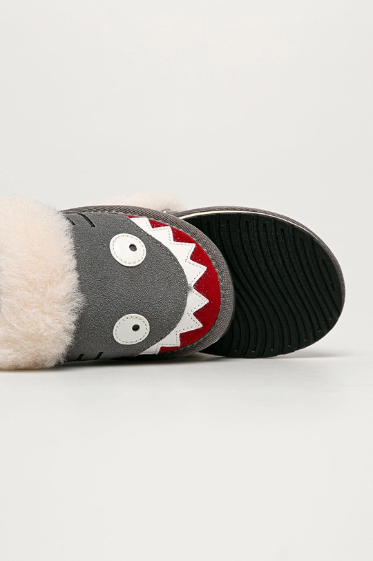 Emu Australia otroški natikači Shark Slipper  Zgornji del: Semiš usnje Notranjost: Merino volna Podplat: Sintetični material