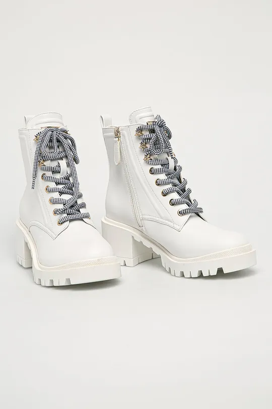 Guess Jeans - Členkové topánky biela