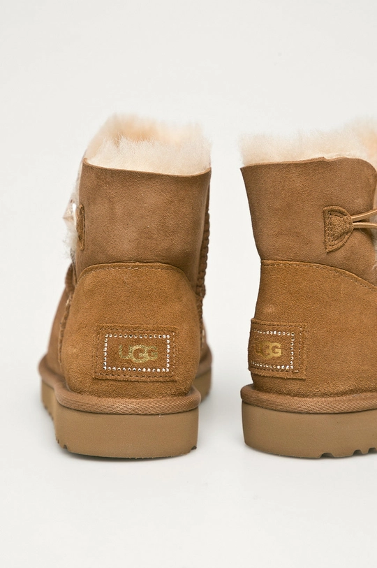 UGG - Semišové snehule Mini Bailey Button Blink  Zvršok: Semišová koža Vnútro: Vlna Podrážka: Syntetická látka