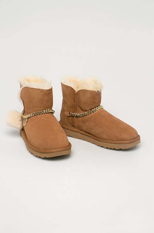 UGG - Semišové snehule Classic Charm Mini II hnedá