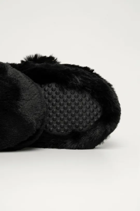 Karl Lagerfeld - Papuče  Zvršok: Textil Vnútro: Textil Podrážka: Syntetická látka