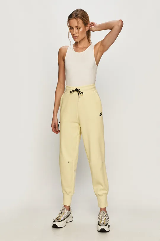 Nike Sportswear - Spodnie żółty